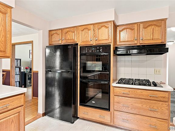 3rd image of 53 Pinewood Dr