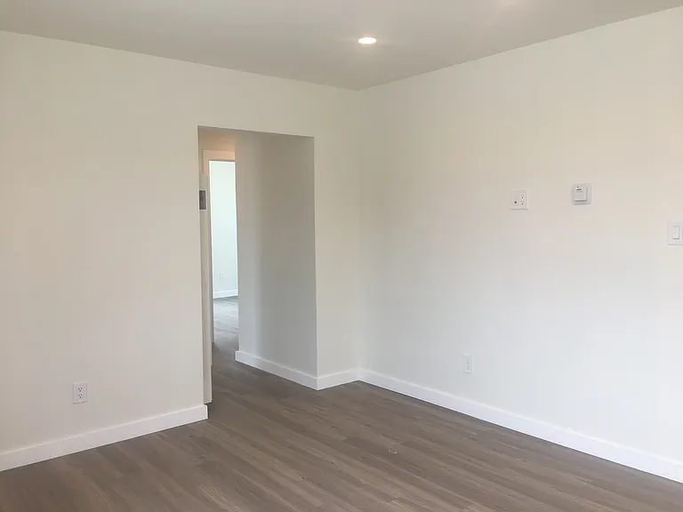 2076 Thomas Ave — Photo 5