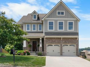 10850 Hunters Knoll Ln, Knoxville, TN 37932