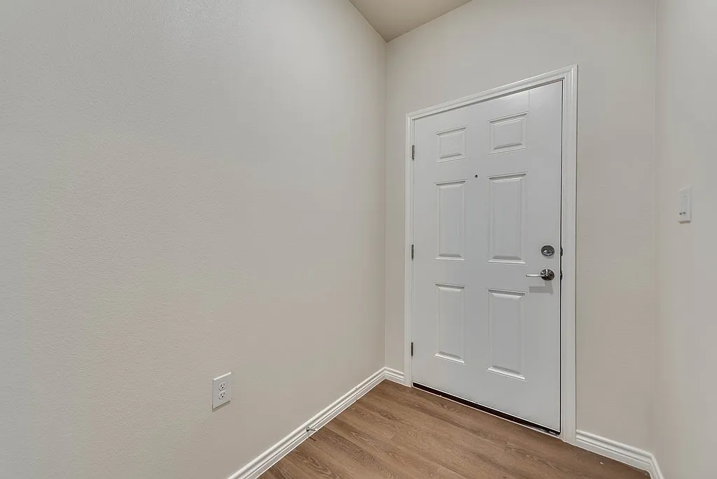 3 bed, 2.0 bath, 1633 sqft, $2,750 — Photo 2