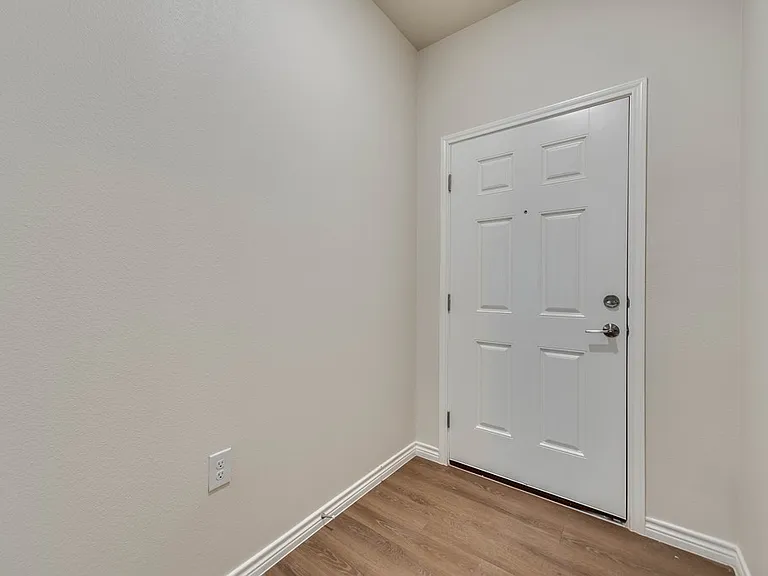 1325 Hogback Way — Photo 2