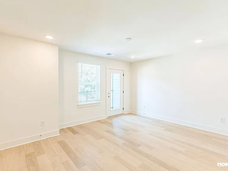 550 Markham St #10 — Photo 16