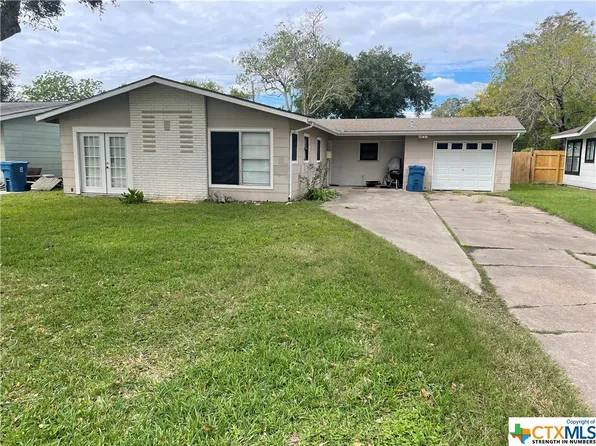 205 Crockett St, Port Lavaca, TX 77979