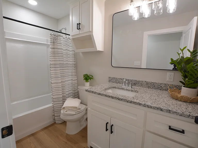 421 Valerie St — Photo 10