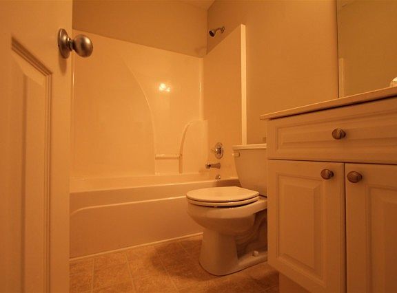 3rd image of 162 Hayesbury Ln