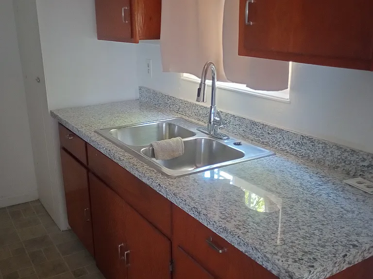 332 Willard Ave — Photo 5