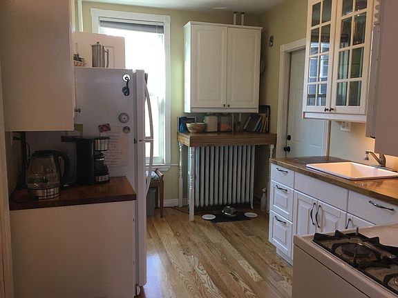 3rd image of 95 Victoria St N APT 1