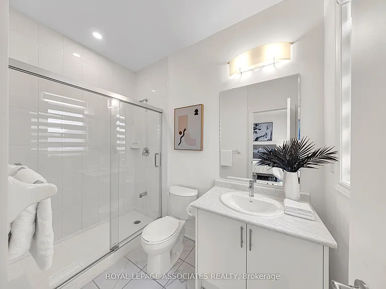 2215 Beckman Cres #UPPER — Photo 26
