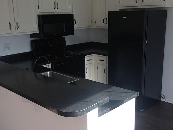 3rd image of 14 Ludwell Ln #14