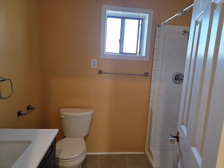 921 Madeira Dr SE — Photo 16