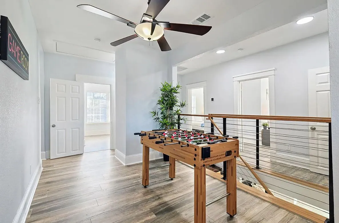 5 bed, 3.5 bath, 2440 sqft, $5,000 — Photo 4