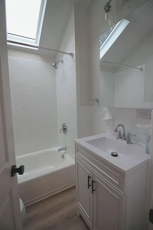 3 bed, 1.5 bath, 1300 sqft, $2,950 — Photo 4