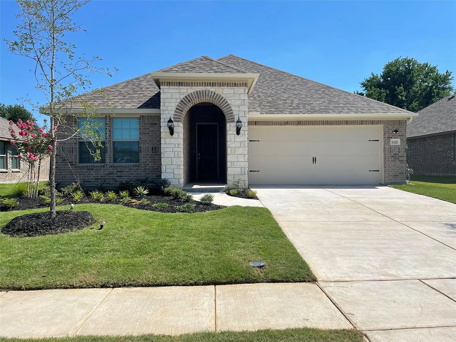 4 bed, 2174 sqft, $2,500 — Photo 1