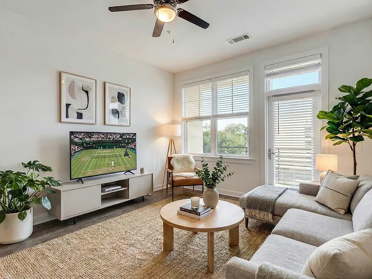 Skylark Apartments — Photo 3