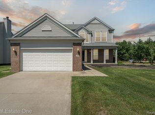 1537 Callaway Ct, Howell, MI 48843