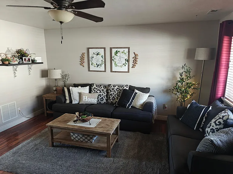 175 S Robinson Dr — Photo 2
