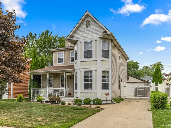 524 Orchard St, Wyandotte, MI 48192