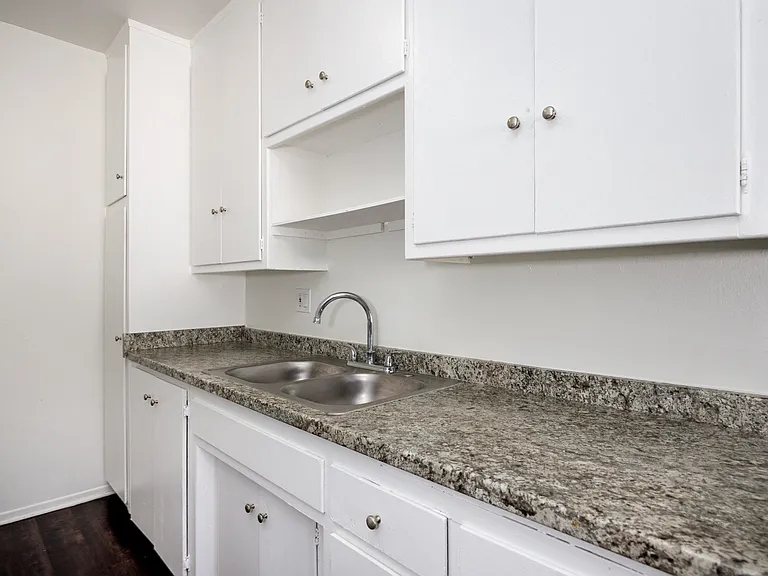 Prospect Plaza Apartments — Photo 13