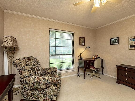 4th image of 1018 Florence Dr