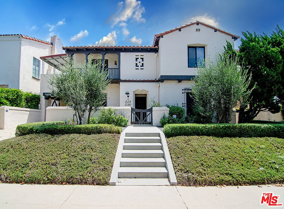 3 bed, 2.0 bath, 2500 sqft, $7,200 — Photo 1