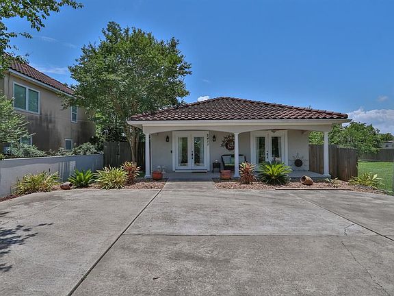 2nd image of 2411 E Bayshore Dr