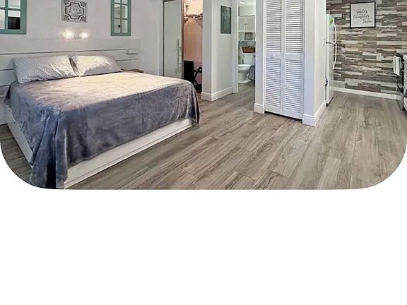 5th image of 20800 River Dr