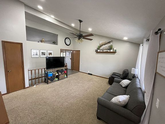 4th image of 1500 Louise Ln