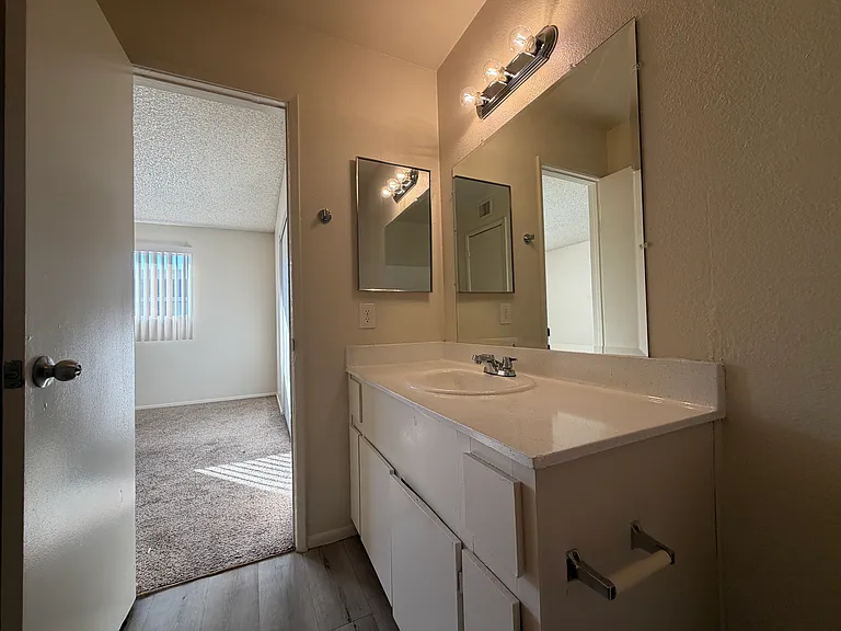 3351 W Harmont Dr #3 — Photo 9