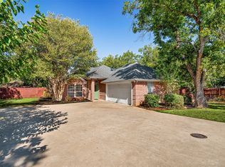 8816 The Briers Ct, Granbury, TX 76049