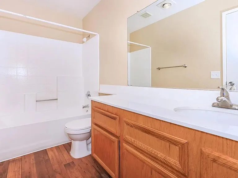 Windsong Apartments — Photo 10