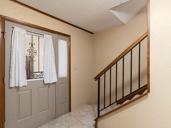 4th image of 886 Tamara Dr N