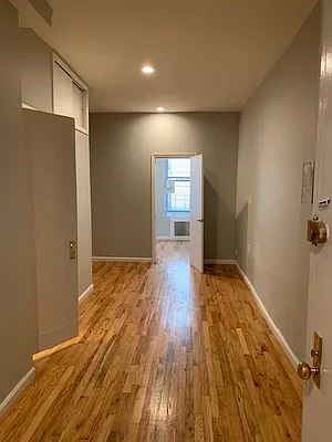 Rented by Salon Realty Corp | media 1