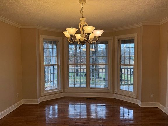 4th image of 368 Stillwater Dr