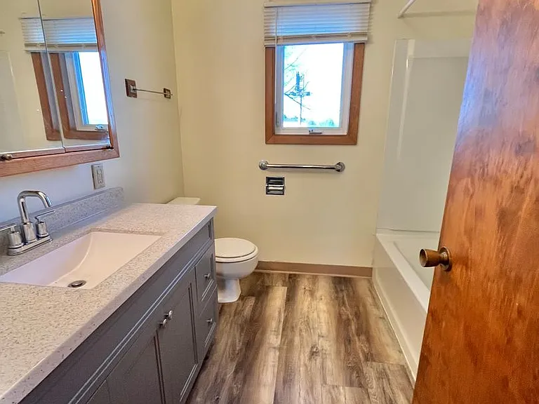 4909 E Linden Ln — Photo 15