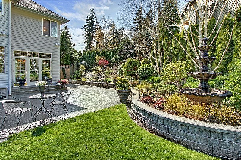 Professionally landscaped and completely private - lighted fountain stays.