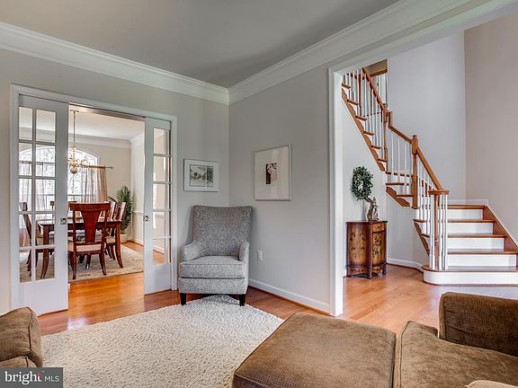 5th image of 7 Bainbridge Ct