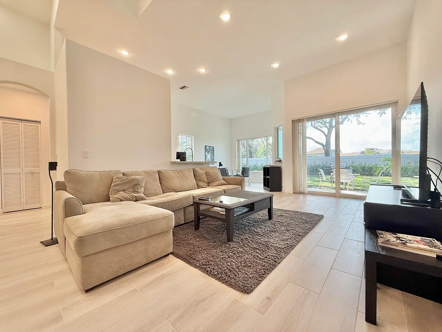 4 bed, 3.0 bath, 2652 sqft, $12,500 — Photo 4