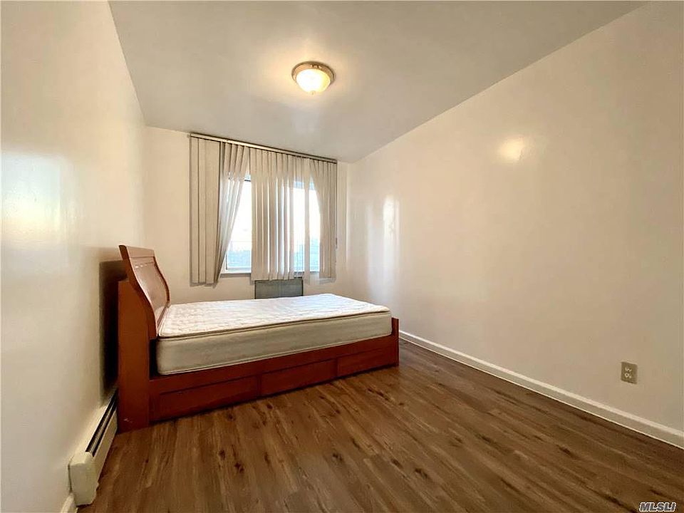 2nd image of 31-01 Linden Pl #3