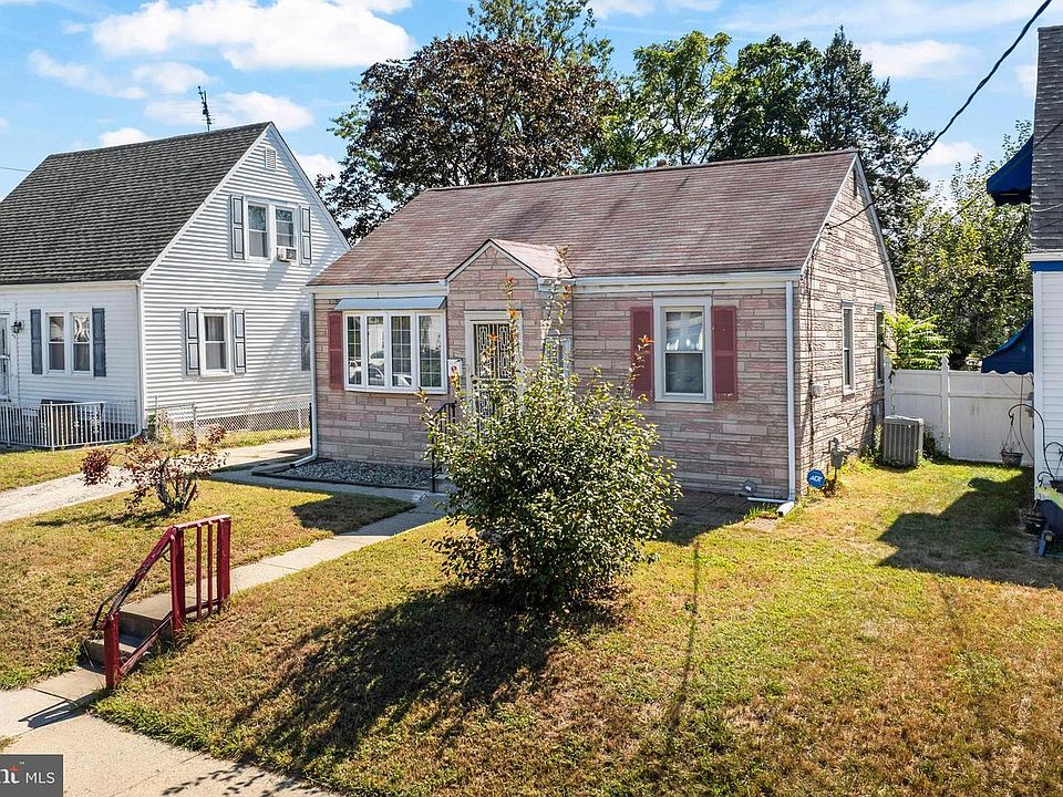 2nd image of 7130 Rosemont Ave