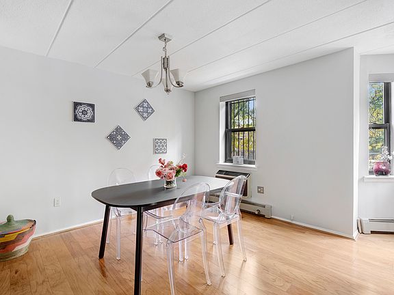 4th image of 415 Carlton Ave APT D
