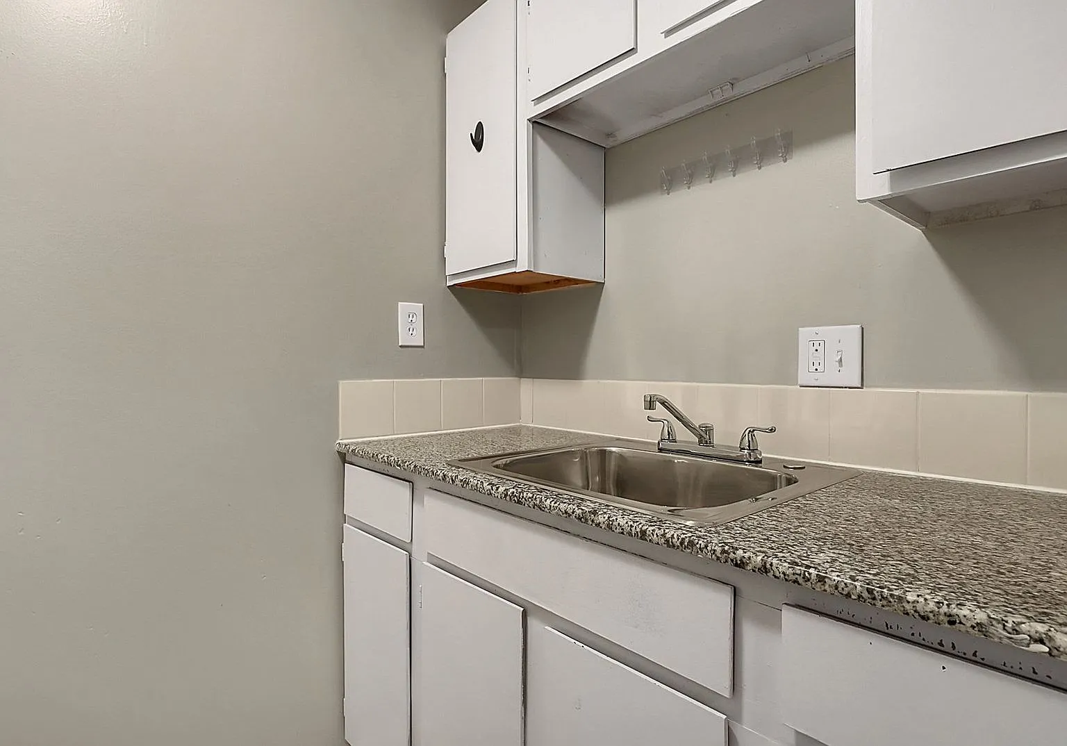 1 Bedroom Affordable Housing Apartment — Photo 1
