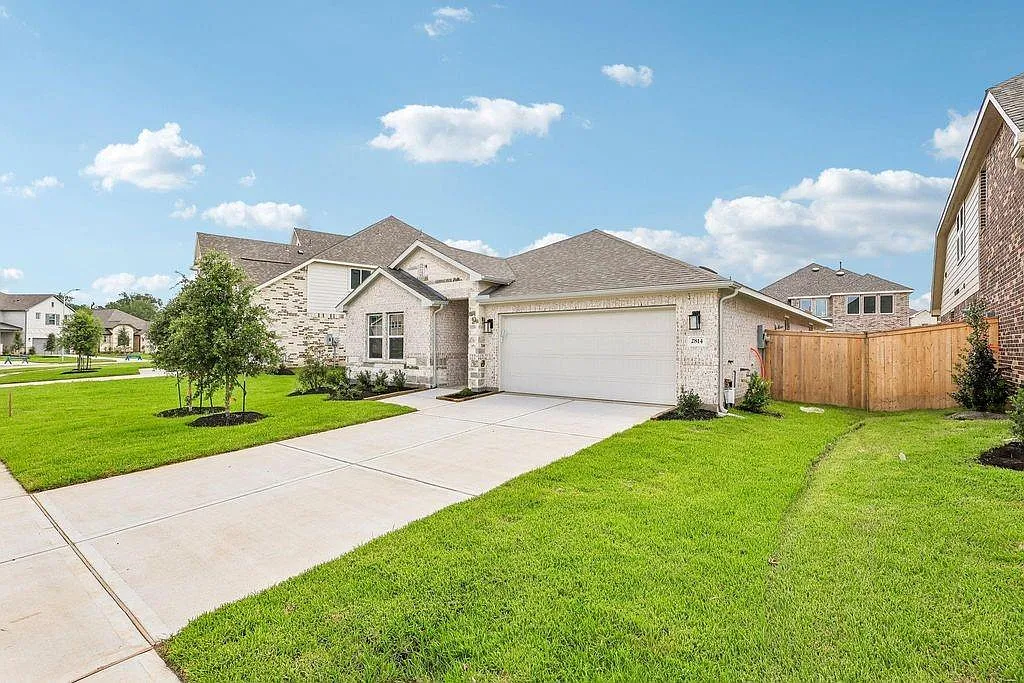 4 bed, 3.0 bath, $2,500 — Photo 2