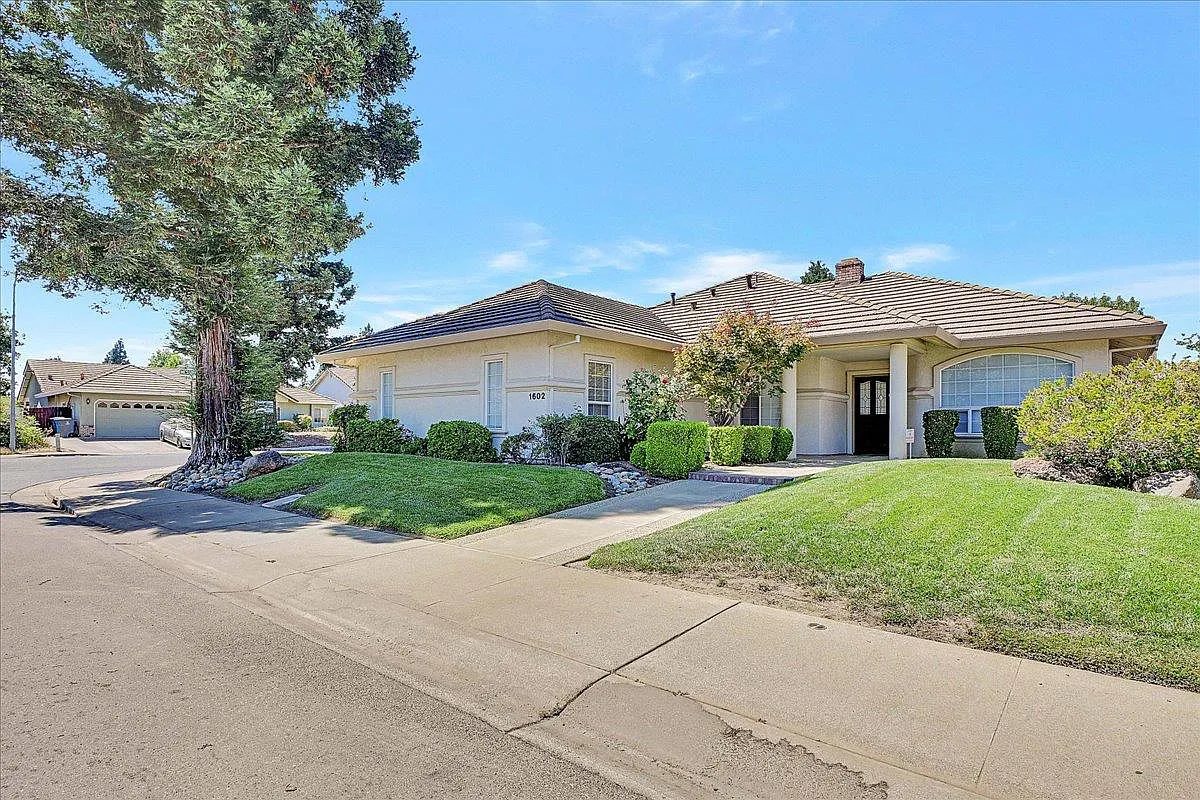 1602 Majorca Dr photo 1