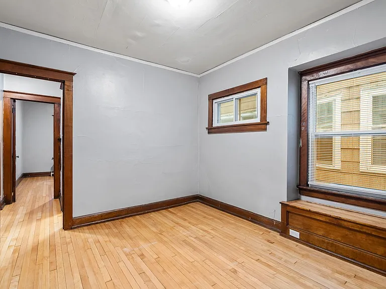 3007 N Maryland Ave — Photo 16