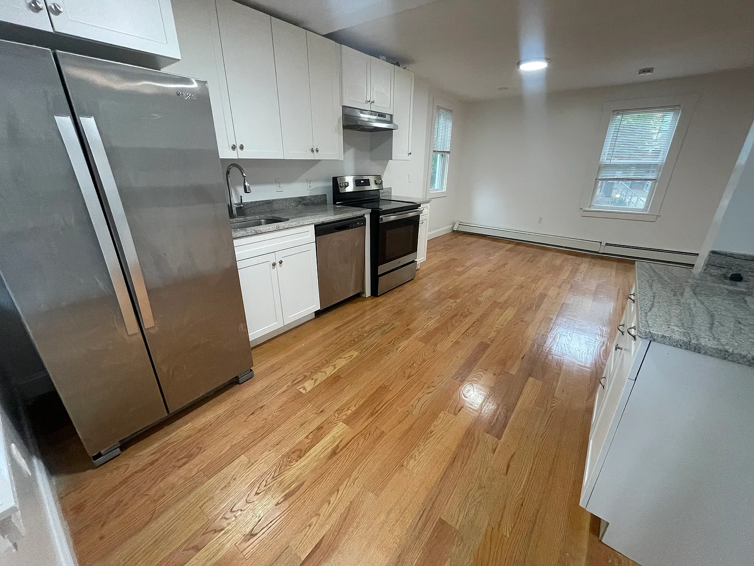 2 bed, 9999 sqft, $2,500 — Photo 2