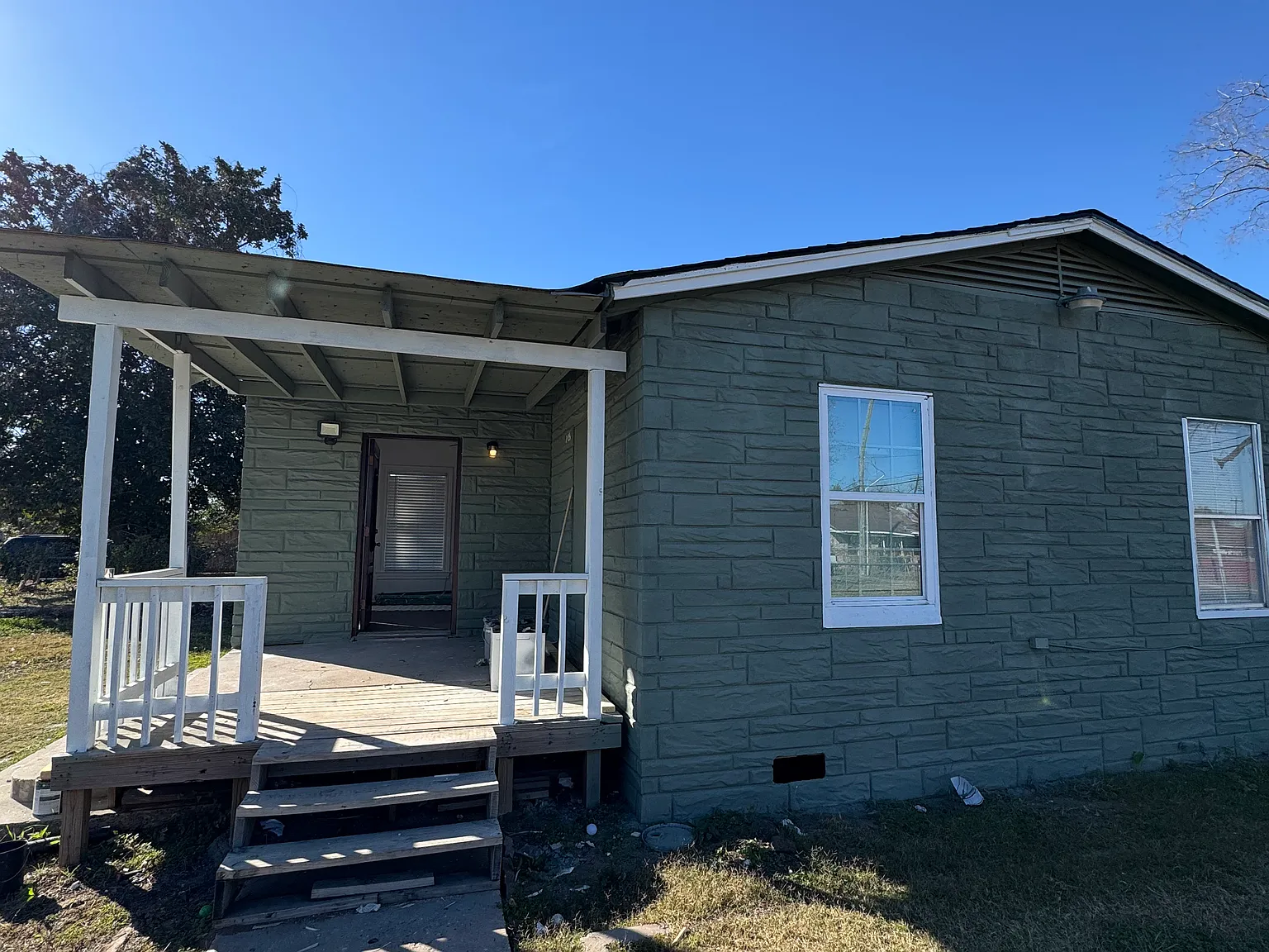 4 bed, 2.5 bath, 1207 sqft, $1,850 — Photo 2