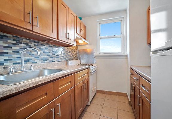3rd image of 8131 Baxter Ave APT 6B