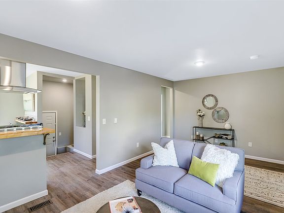5th image of 1021 W Grace Ave