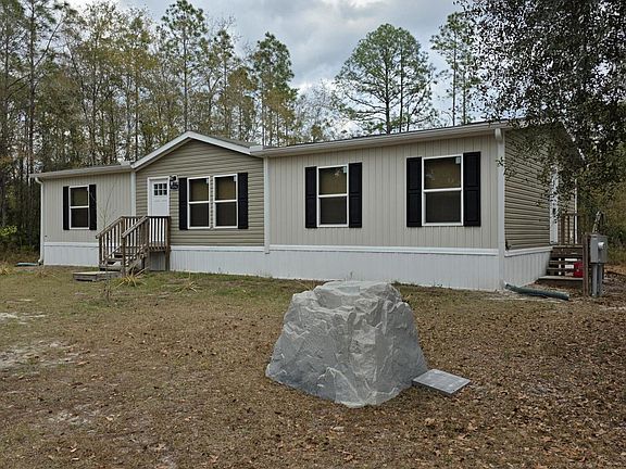 3rd image of 1556 RAYNE Point