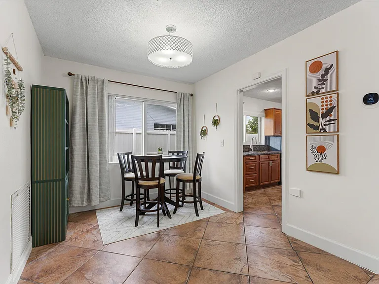 6515 SW 8th Pl — Photo 10